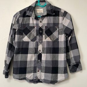 Boys sz M 10/12 grey and black 100% cotton flannel shirt.